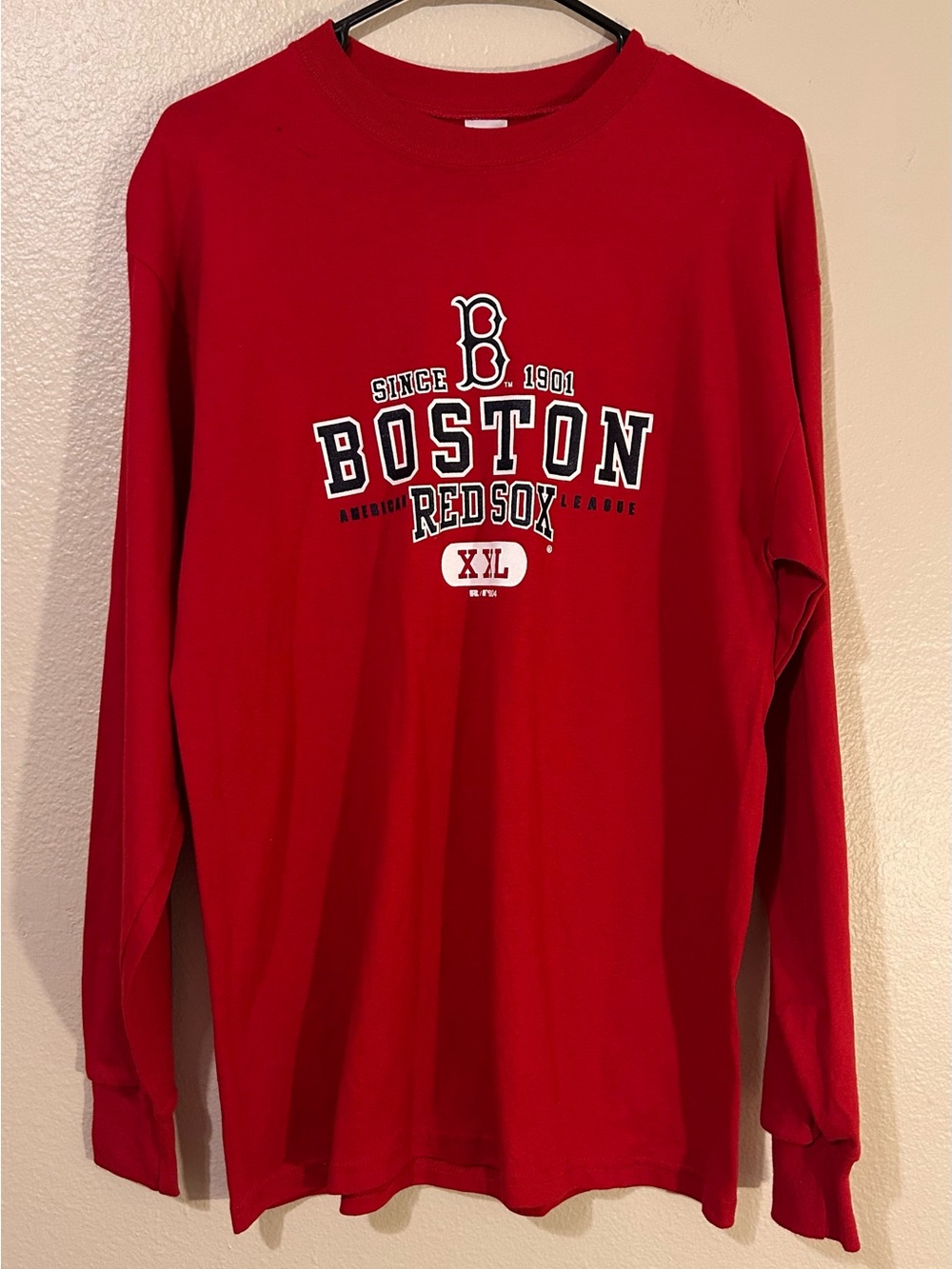 Boston Red Sox Men’s Medium Long-Sleeve Crewneck Shirt - Red NWT